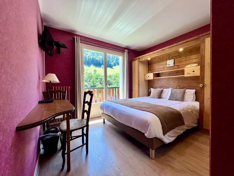 Hotel - Restaurant - Bar - Le Sapin Fleuri Bourg-dʼOueil 외부 사진