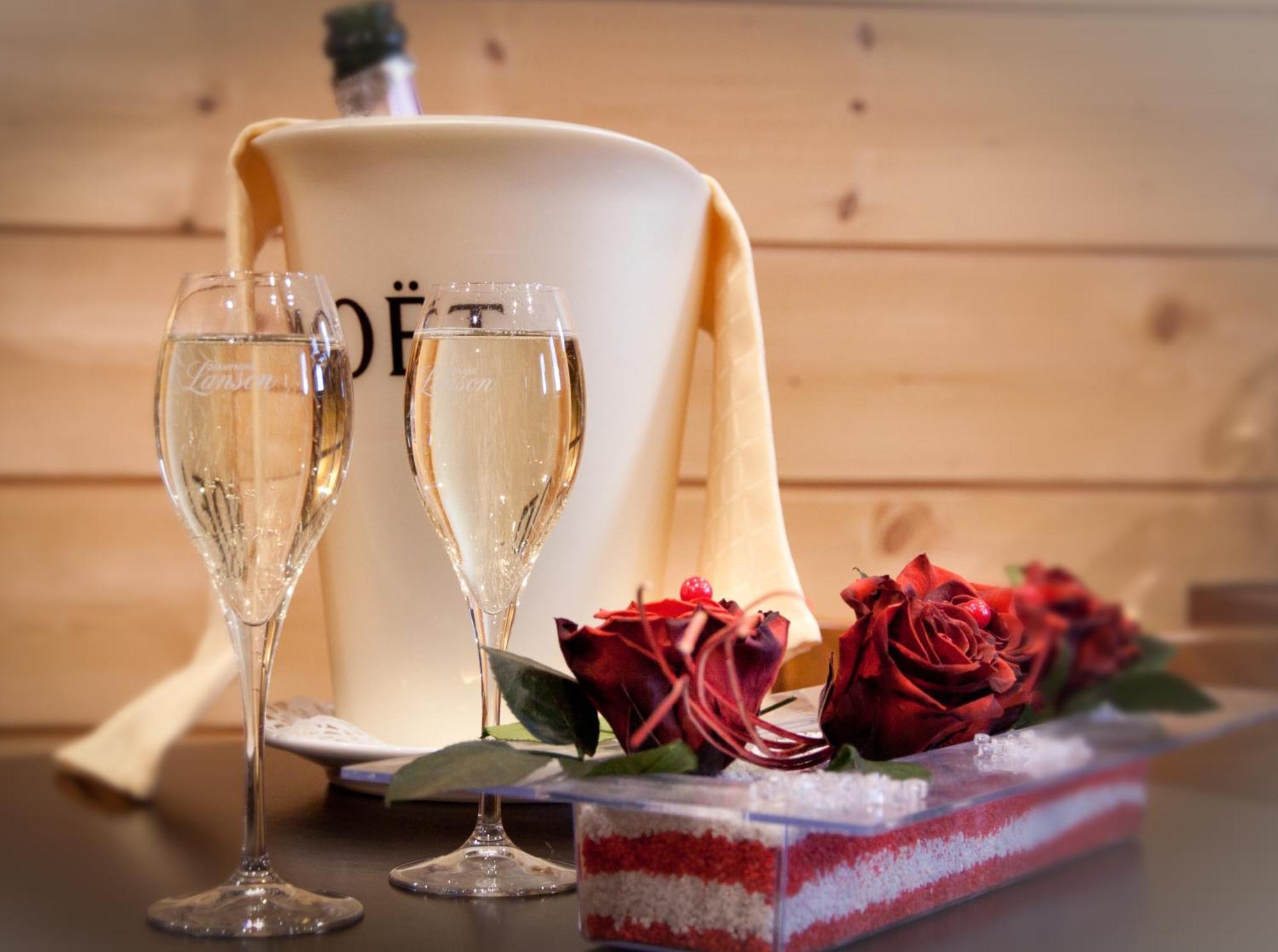Hotel - Restaurant - Bar - Le Sapin Fleuri Bourg-dʼOueil 외부 사진