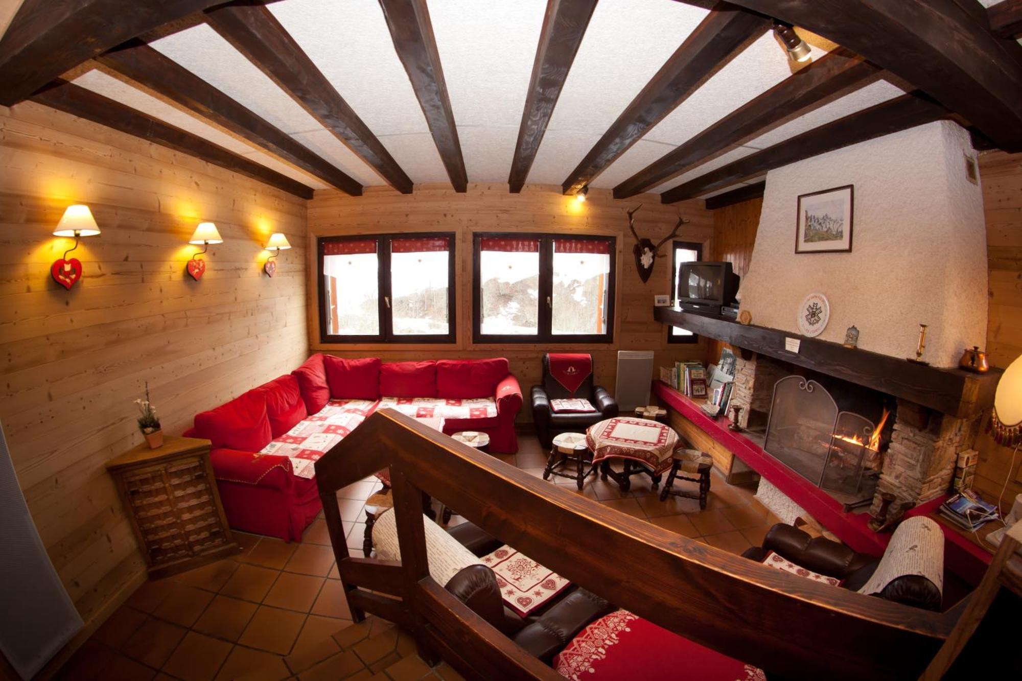 Hotel - Restaurant - Bar - Le Sapin Fleuri Bourg-dʼOueil 외부 사진